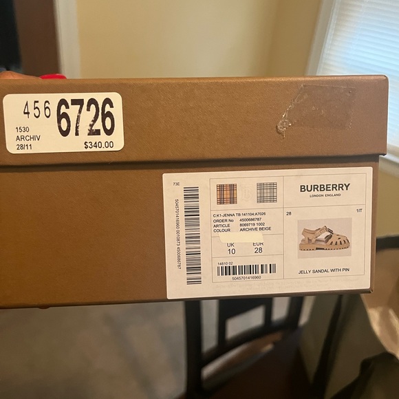 Brand new Burberry shoes size 11c - Picture 2 of 2